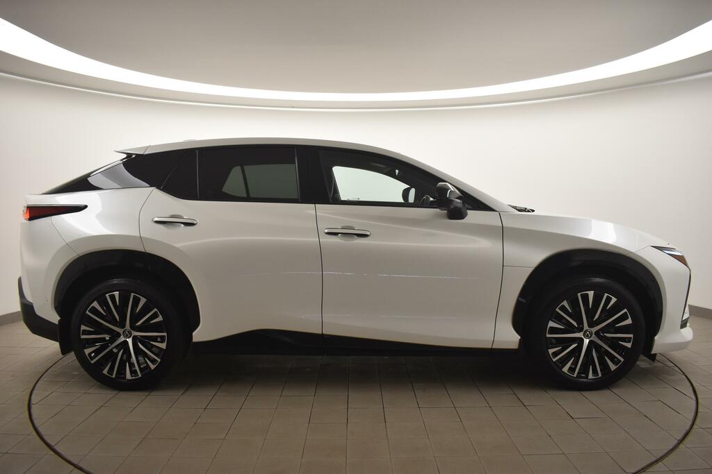 Lexus RZ 450E 230Kw Direct4 Takumi 71 Kwh FN24YPH White #2