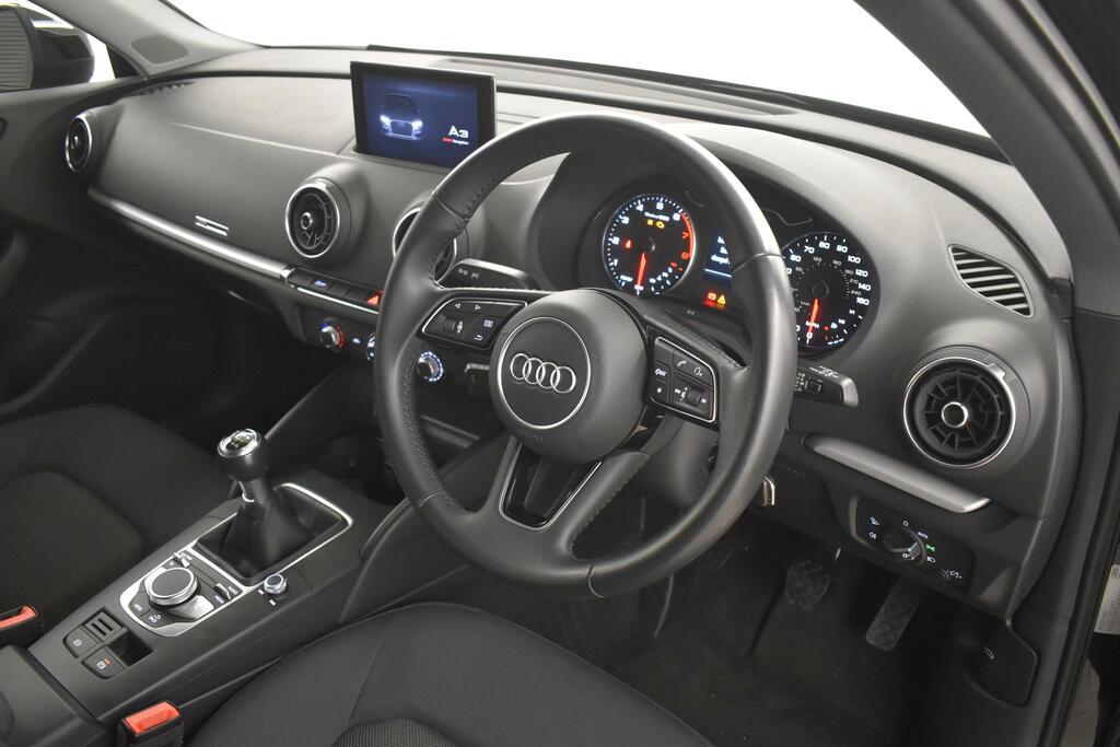Audi A3 30 Tfsi 116 Se Technik Black #3
