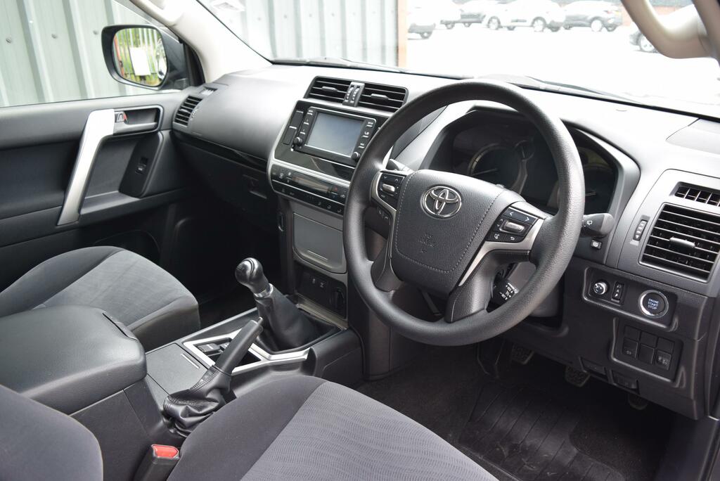 Toyota Land Cruiser Swb 2.8D 204 Utility Commercial RIL4321 Grey #3