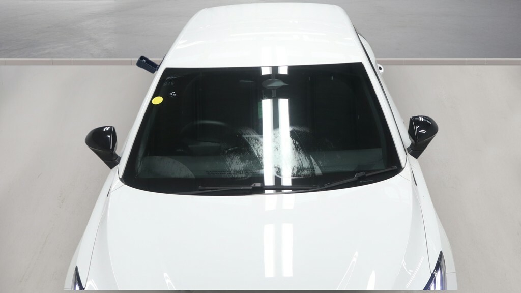 MG MG4 150Kw Se Ev Long Range 64Kwh YC74CMV White #3