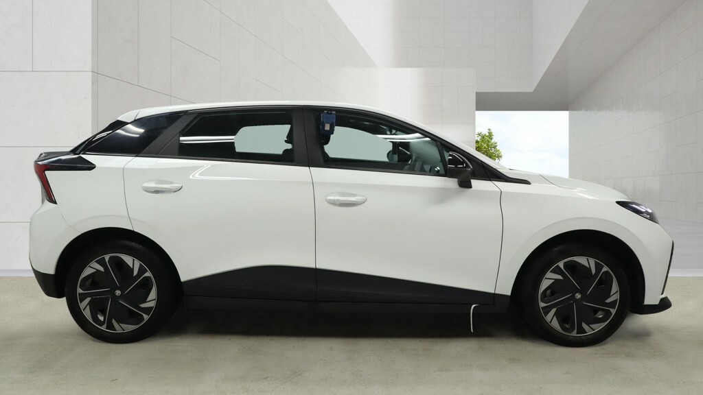 MG MG4 150Kw Se Ev Long Range 64Kwh YC74CMV White #2