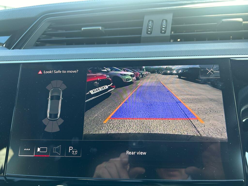 Audi Q8 e tron 250Kw 50 Quattro 95Kwh Black Edition Black #4