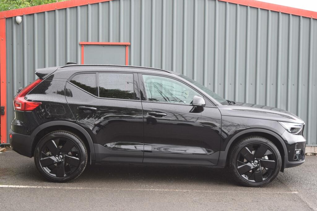 Volvo XC40 2.0 B4p Plus Pro Black Edition SA26JFG Black #2