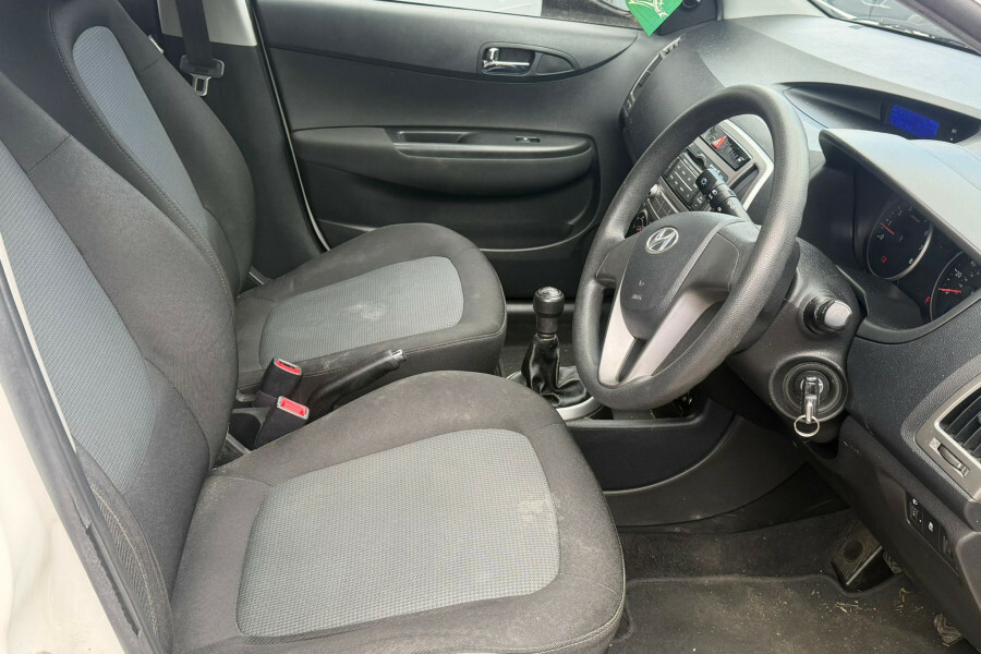 Hyundai I20 Hatchback White #4