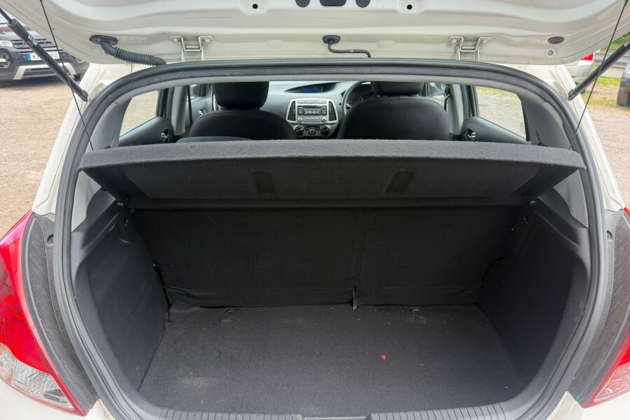 Hyundai I20 Hatchback White #6