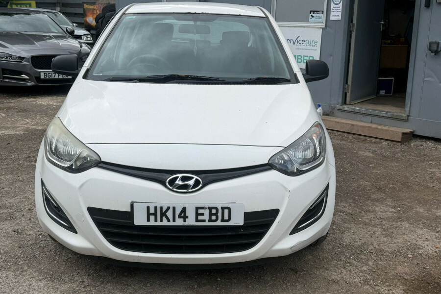 Hyundai I20 Hatchback White #2
