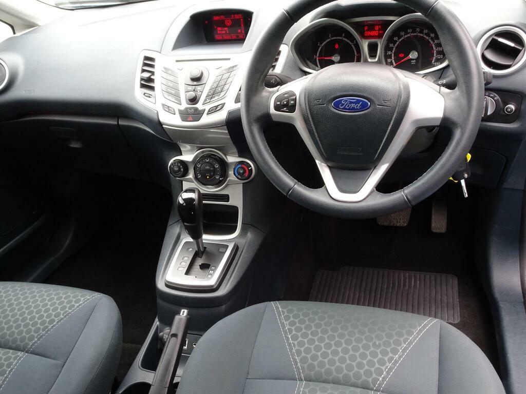 Ford Fiesta Hatchback Red #8