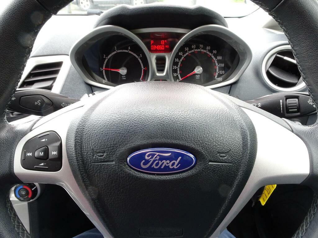 Ford Fiesta Hatchback Red #9