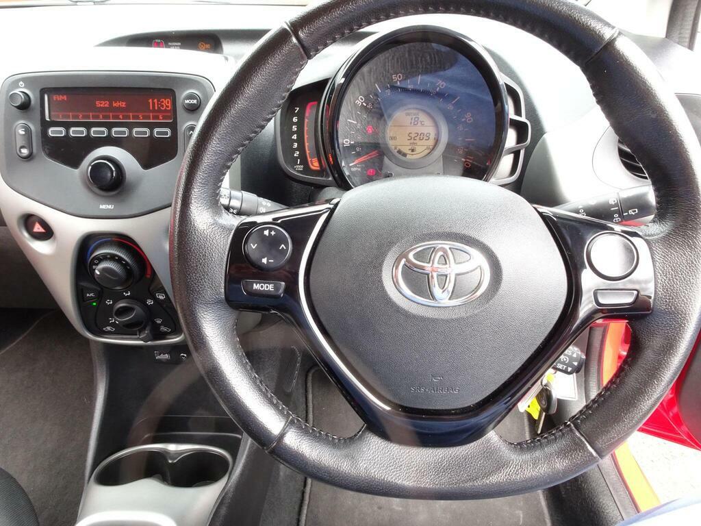 Toyota Aygo Hatchback Vvt White #8