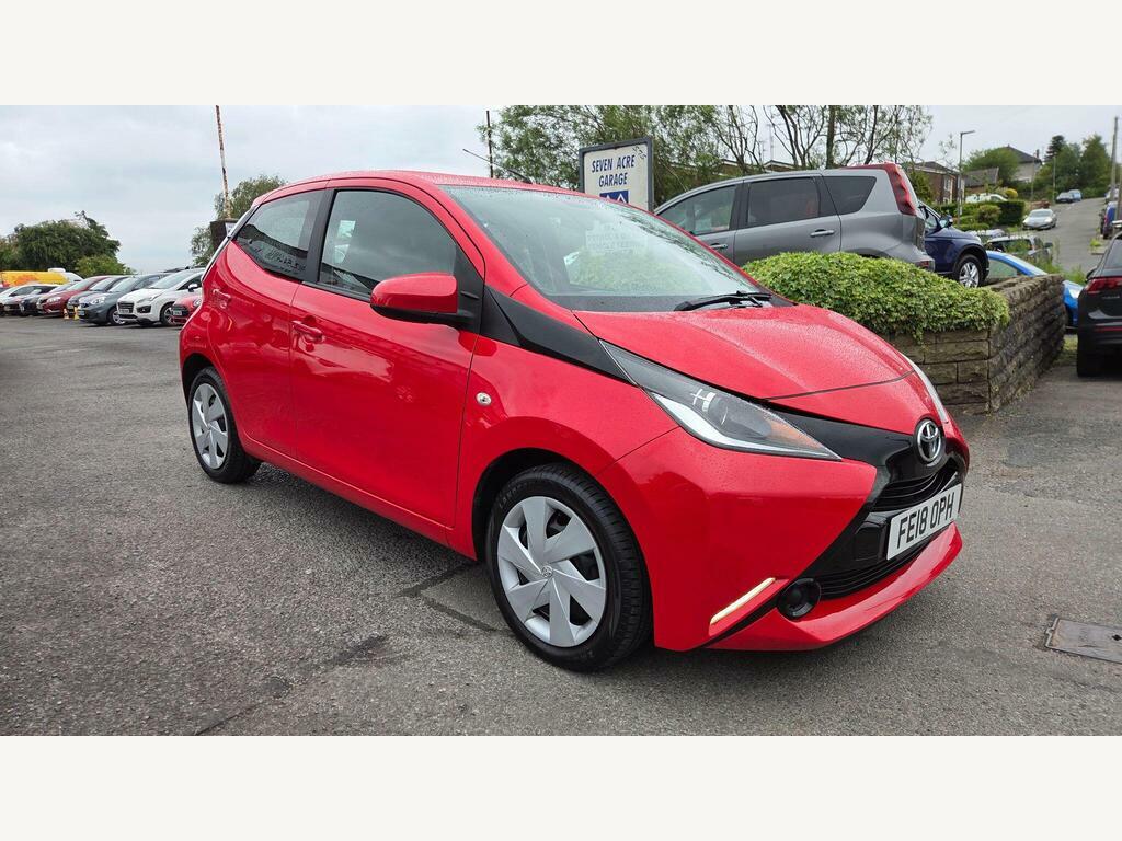 Toyota Aygo 1.0 Vvt-i X-play Euro 6 Red #2