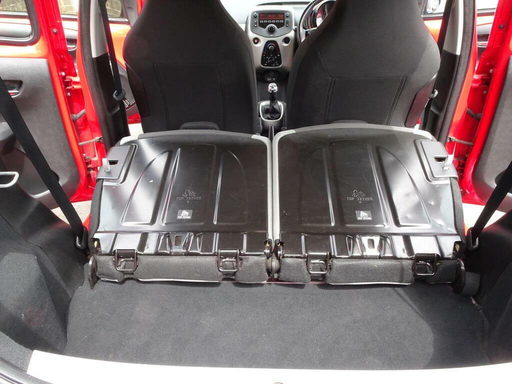 Toyota Aygo Hatchback Vvt White #15