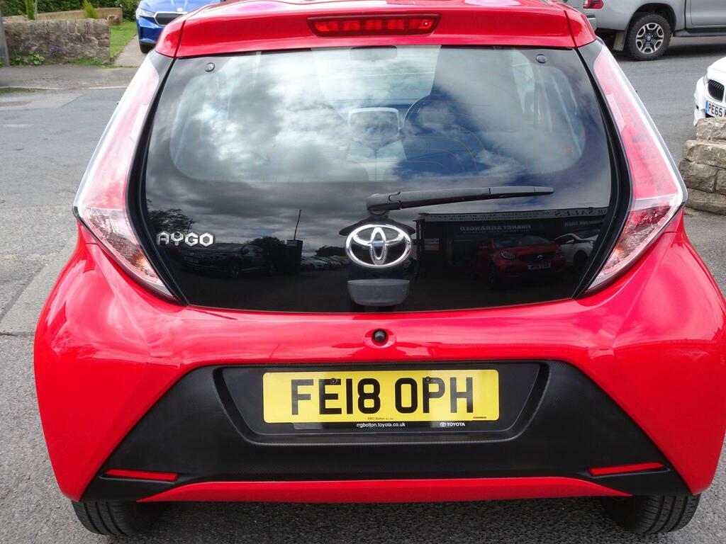 Toyota Aygo Hatchback Vvt White #16