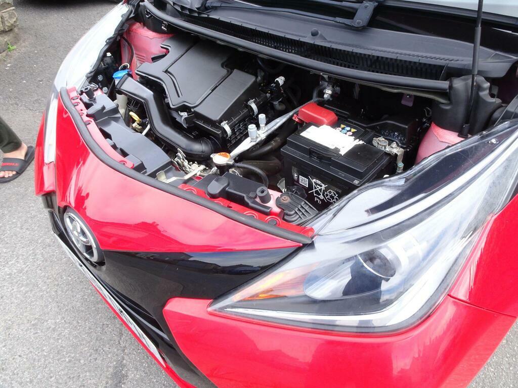 Toyota Aygo Hatchback Vvt White #22