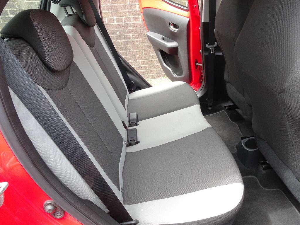 Toyota Aygo Hatchback Vvt White #13