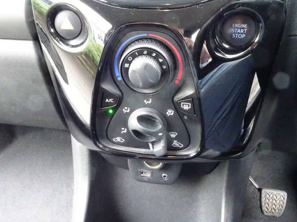 Peugeot 108 1.2 Puretech Allure Hatchback Black #10