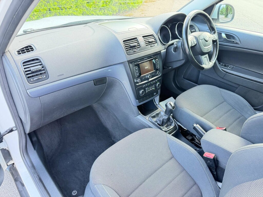 Skoda Yeti 1.2 Tsi Urban Euro 5 White #3