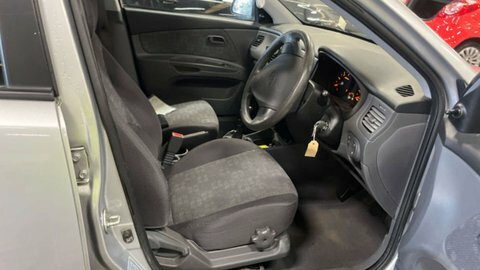 Kia RIO 1.4 Chill 96 Bhp Silver #8