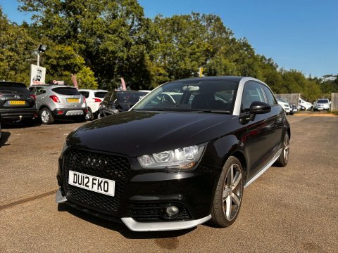 Audi A1 1.6 Tdi Contrast DU12FKO Black #3
