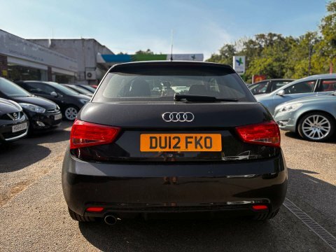 Audi A1 1.6 Tdi Contrast DU12FKO Black #4
