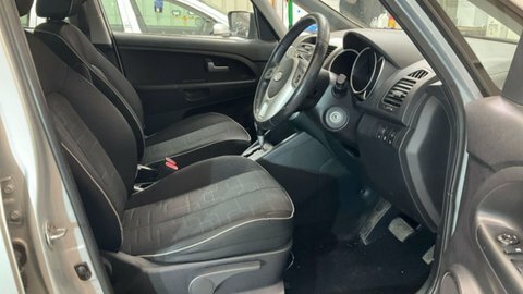 Kia Venga Mpv  #9