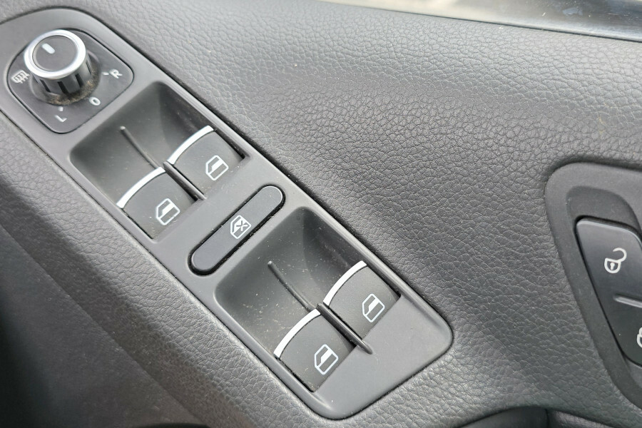 Volkswagen Tiguan S Black #23