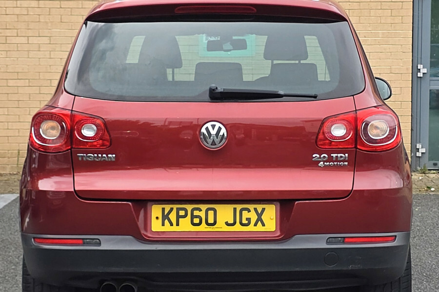 Volkswagen Tiguan S Black #8