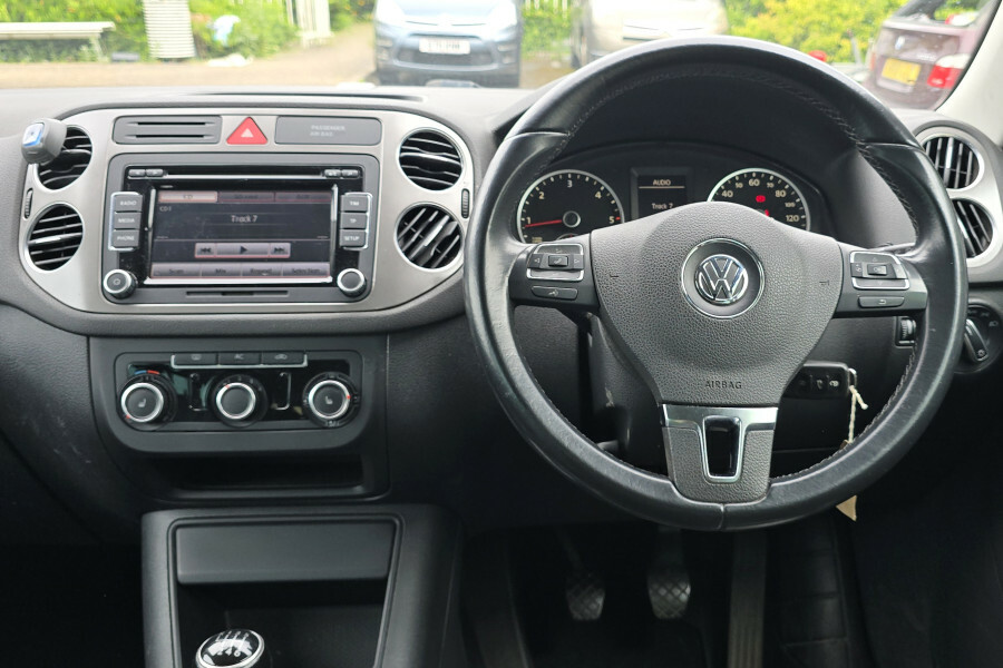Volkswagen Tiguan S Black #14