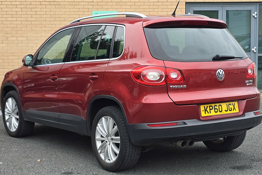 Volkswagen Tiguan Suv Red #3