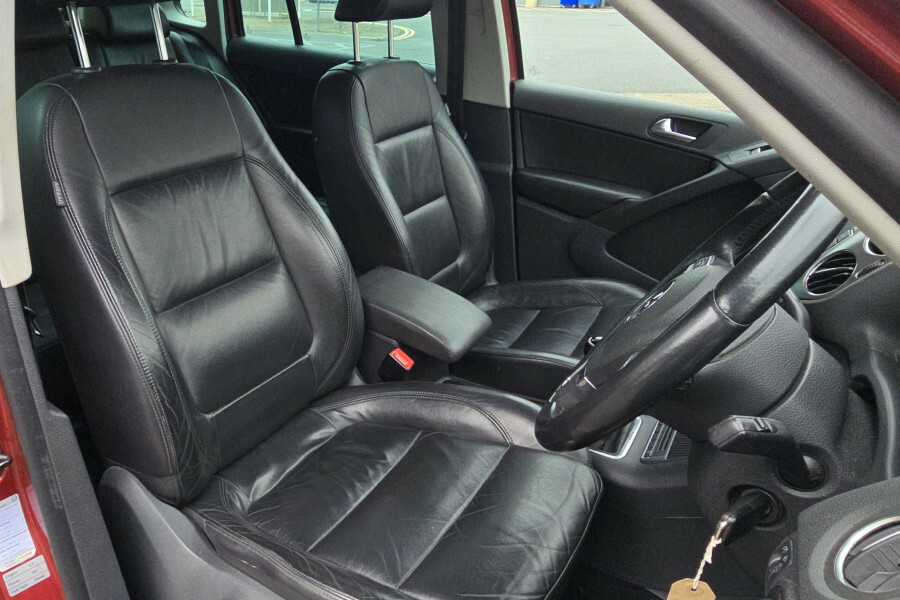Volkswagen Tiguan S Black #11