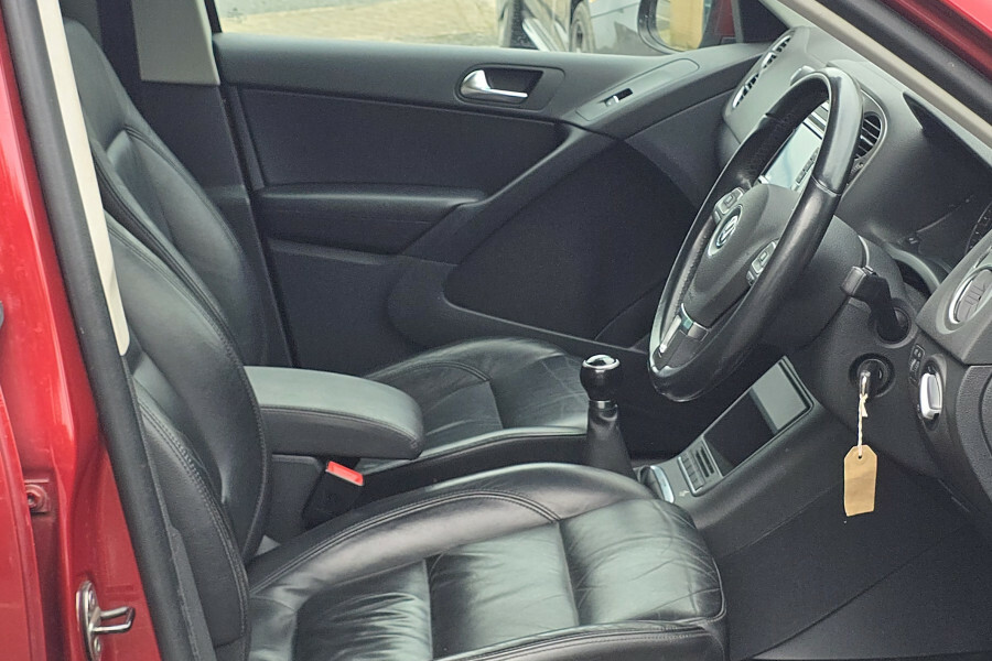 Volkswagen Tiguan S Black #10