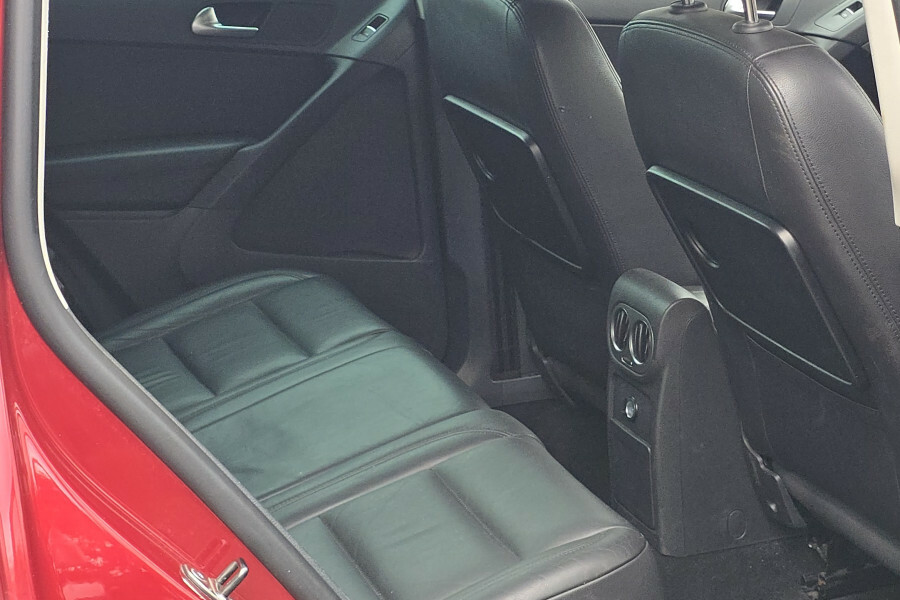 Volkswagen Tiguan S Black #12