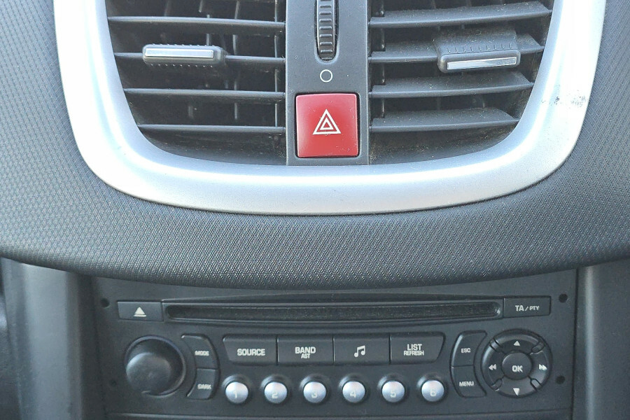 Peugeot 207 Hatchback Silver #16