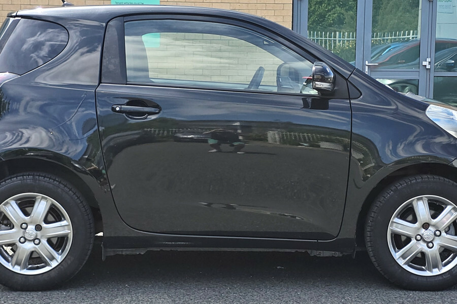Toyota IQ Hatchback Black #5