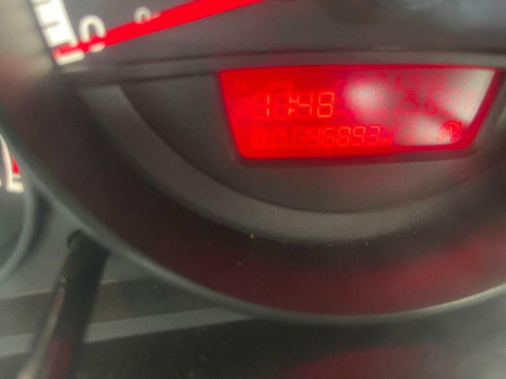 Volkswagen Up 1.0 High Up Red #9