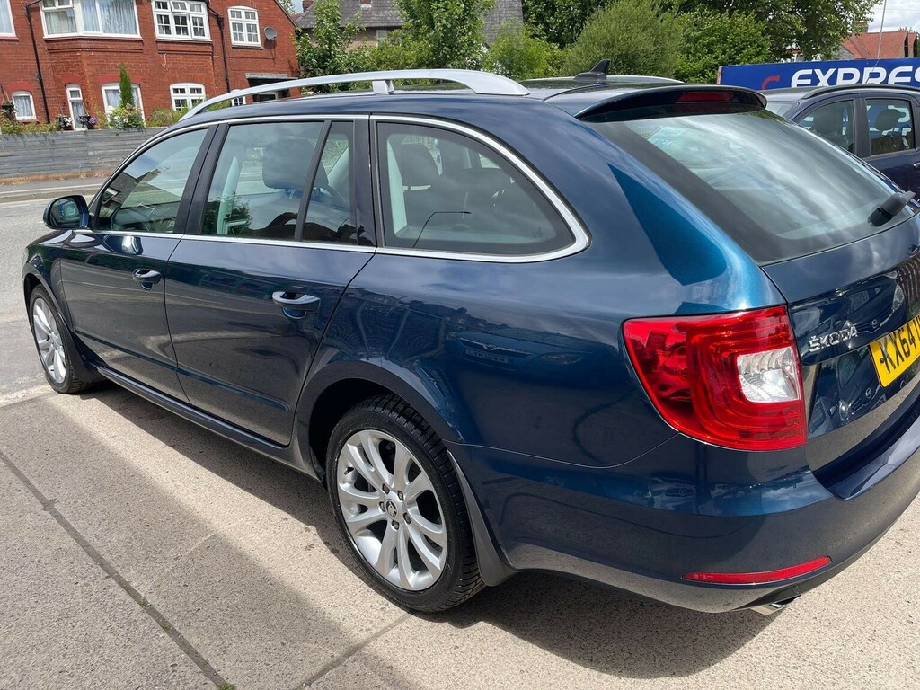 Skoda Superb 2.0 Tdi Elegance Blue #16