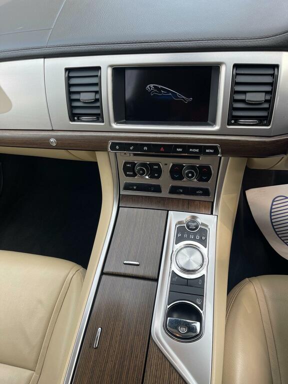 Jaguar XF 3.0D V6 Premium Luxury Start Stop Red #13