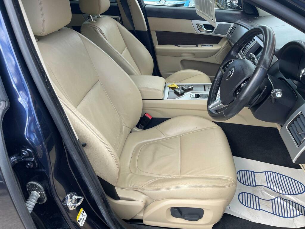 Jaguar XF 3.0D V6 Premium Luxury Start Stop Red #14