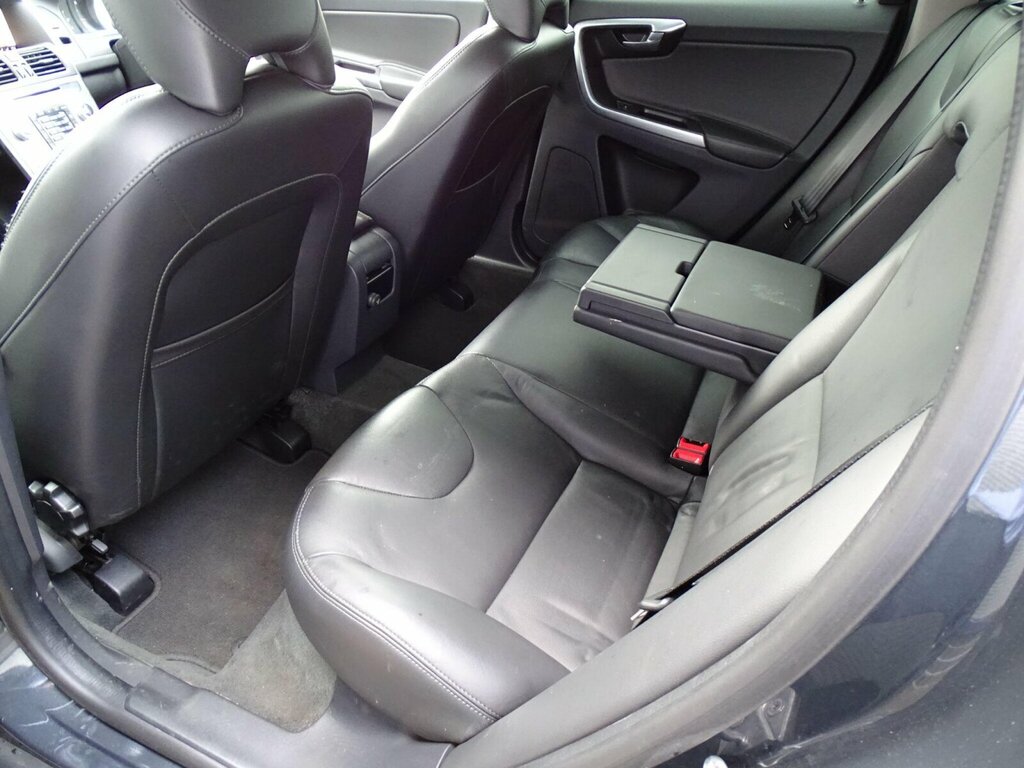 Volvo XC60 D4 R-design Blue #31