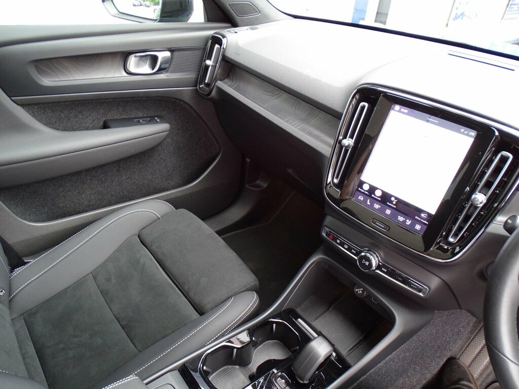 Volvo C40 Recharge Pro, Twin Motor Silver #25