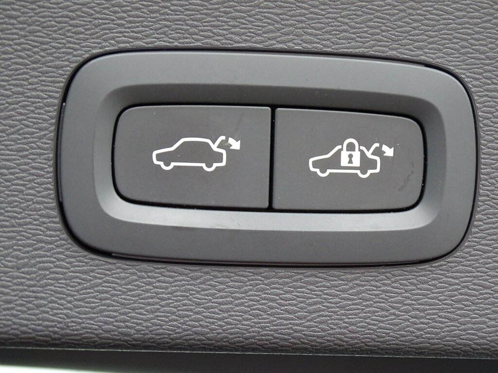 Volvo C40 Recharge Pro, Twin Motor Silver #16