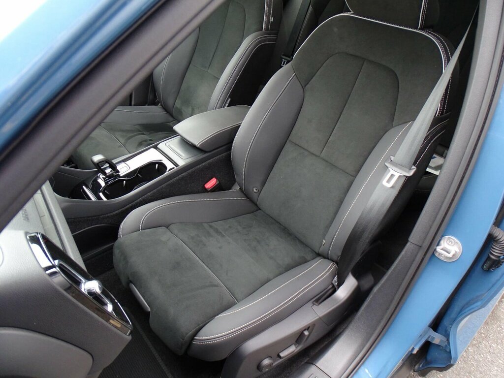 Volvo C40 Recharge Pro, Twin Motor Silver #31
