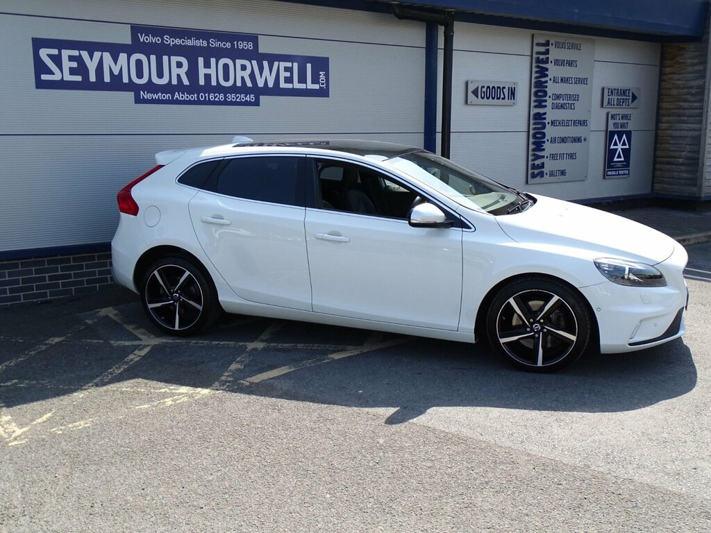 Volvo V40 2.0 T5 R-design Lux Nav Geartronic Euro 6 Ss White #4