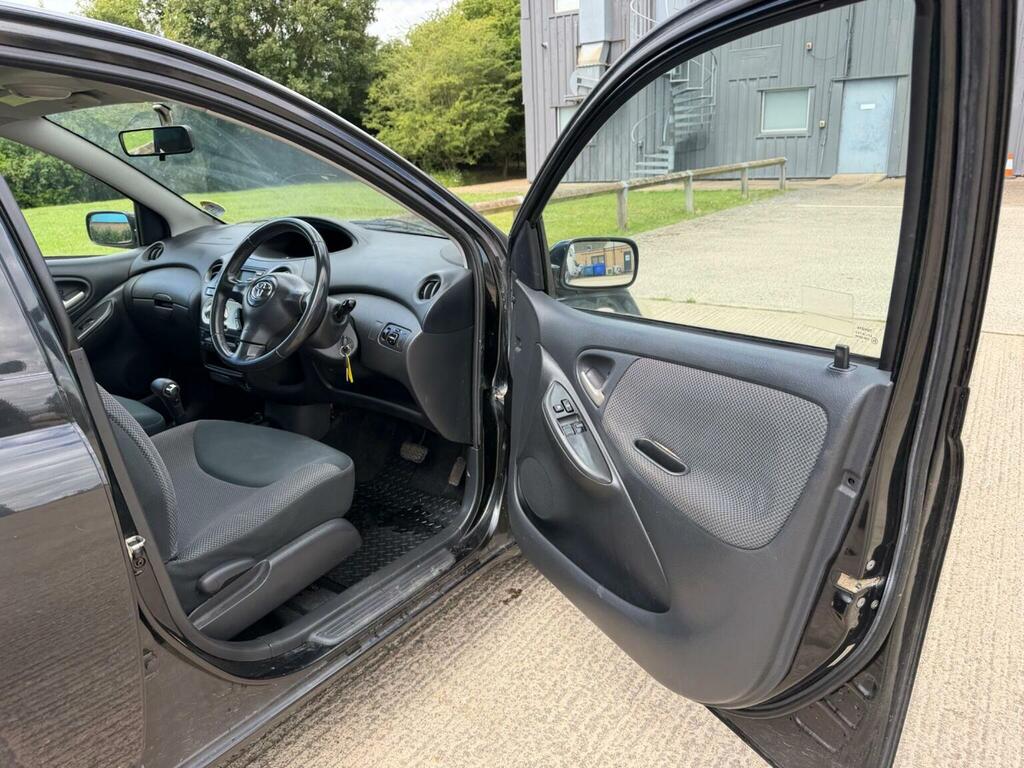 Toyota Yaris Hatchback Red #34