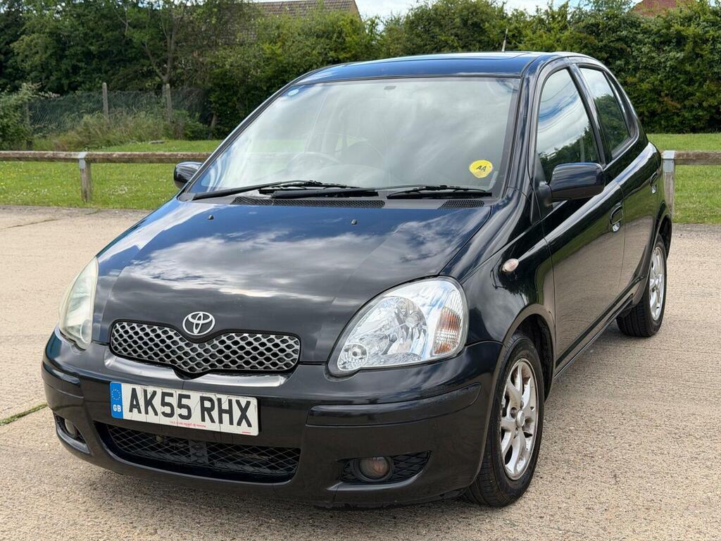 Toyota Yaris Hatchback Red #7