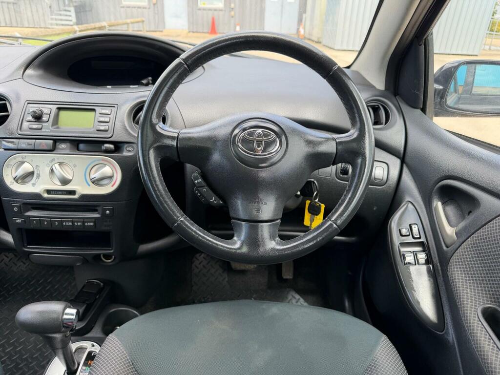 Toyota Yaris Hatchback Red #39