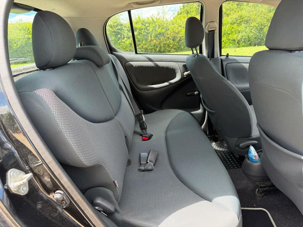 Toyota Yaris Hatchback Red #26