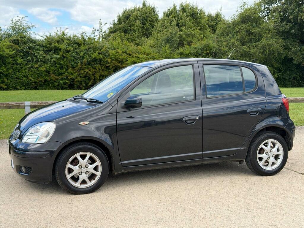Toyota Yaris Hatchback Red #9