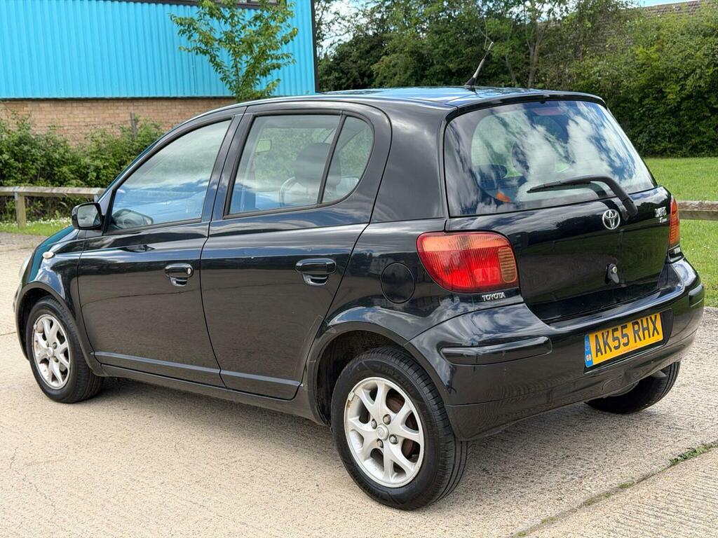 Toyota Yaris Hatchback Red #8