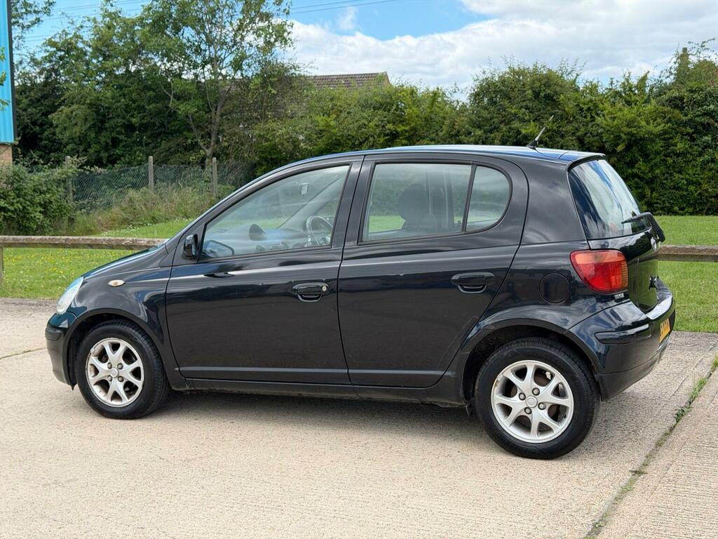 Toyota Yaris Hatchback Red #11