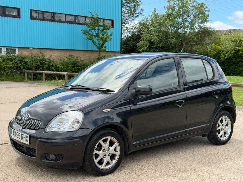 Toyota Yaris 1.3 Vvt-i T Spirit Black #3